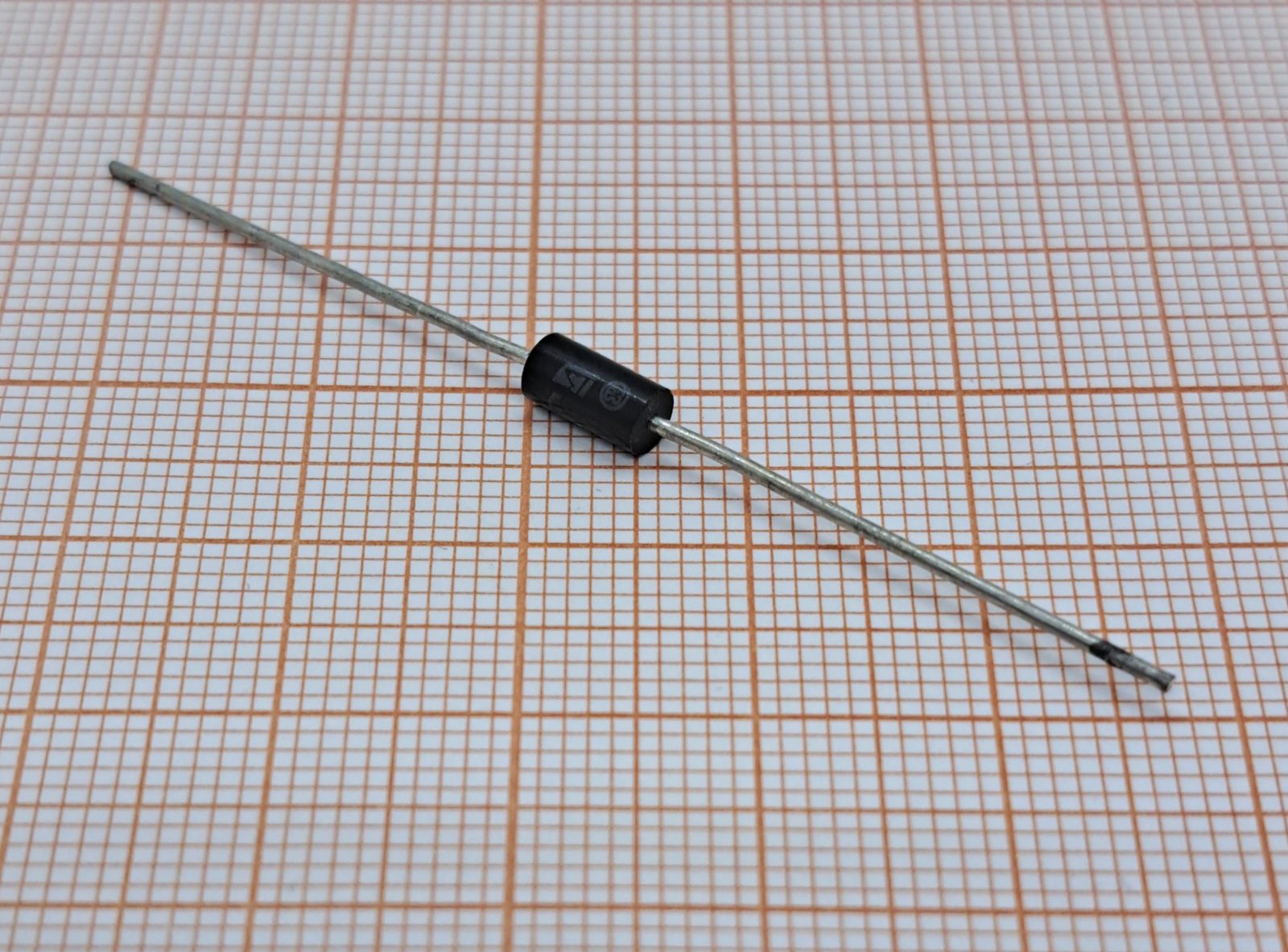 Диод двунаправленный BZW04-376B DIOTEC SEMICONDUCTOR