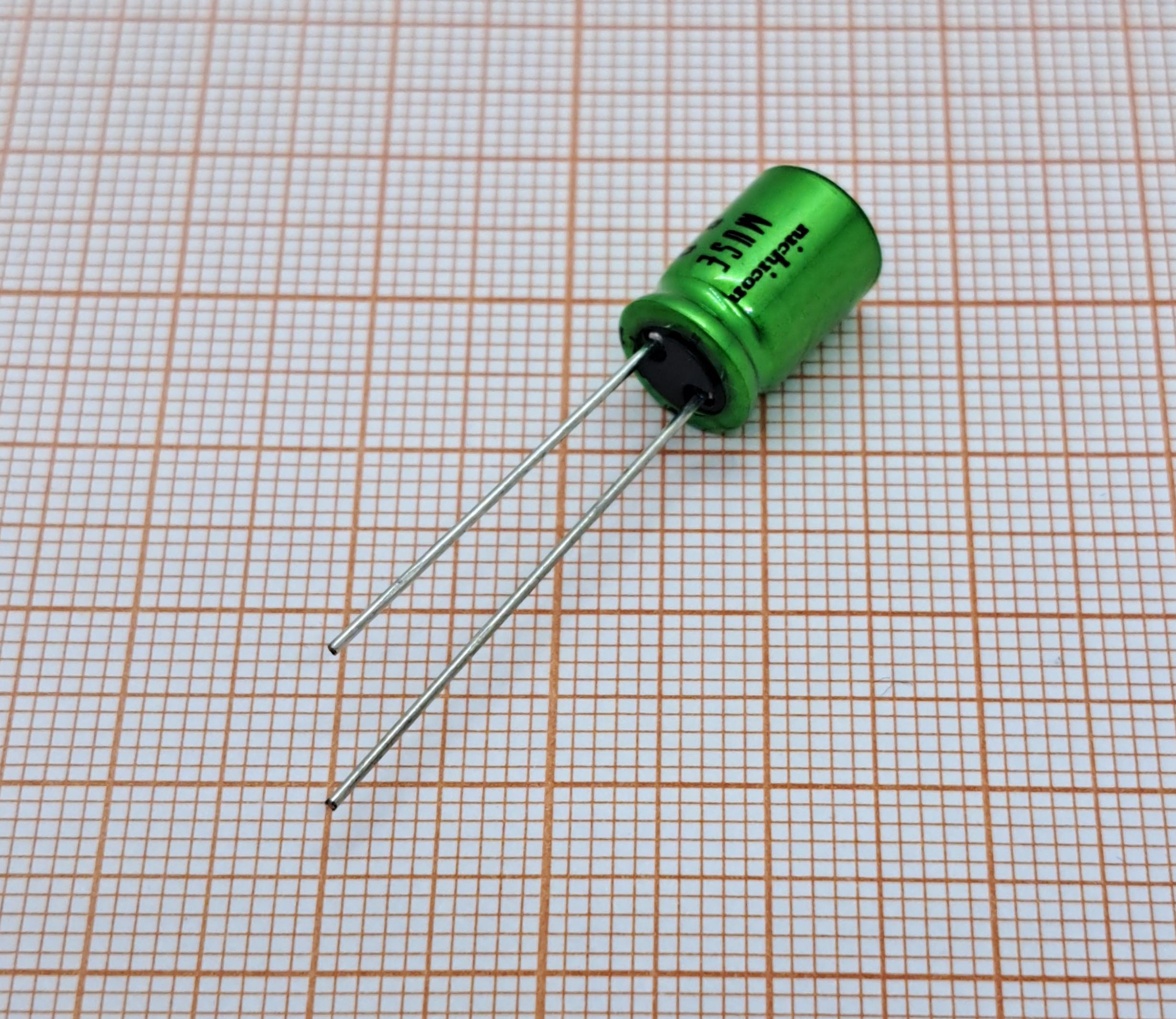 Конденсатор электролитический UES1C470MPM NICHICON