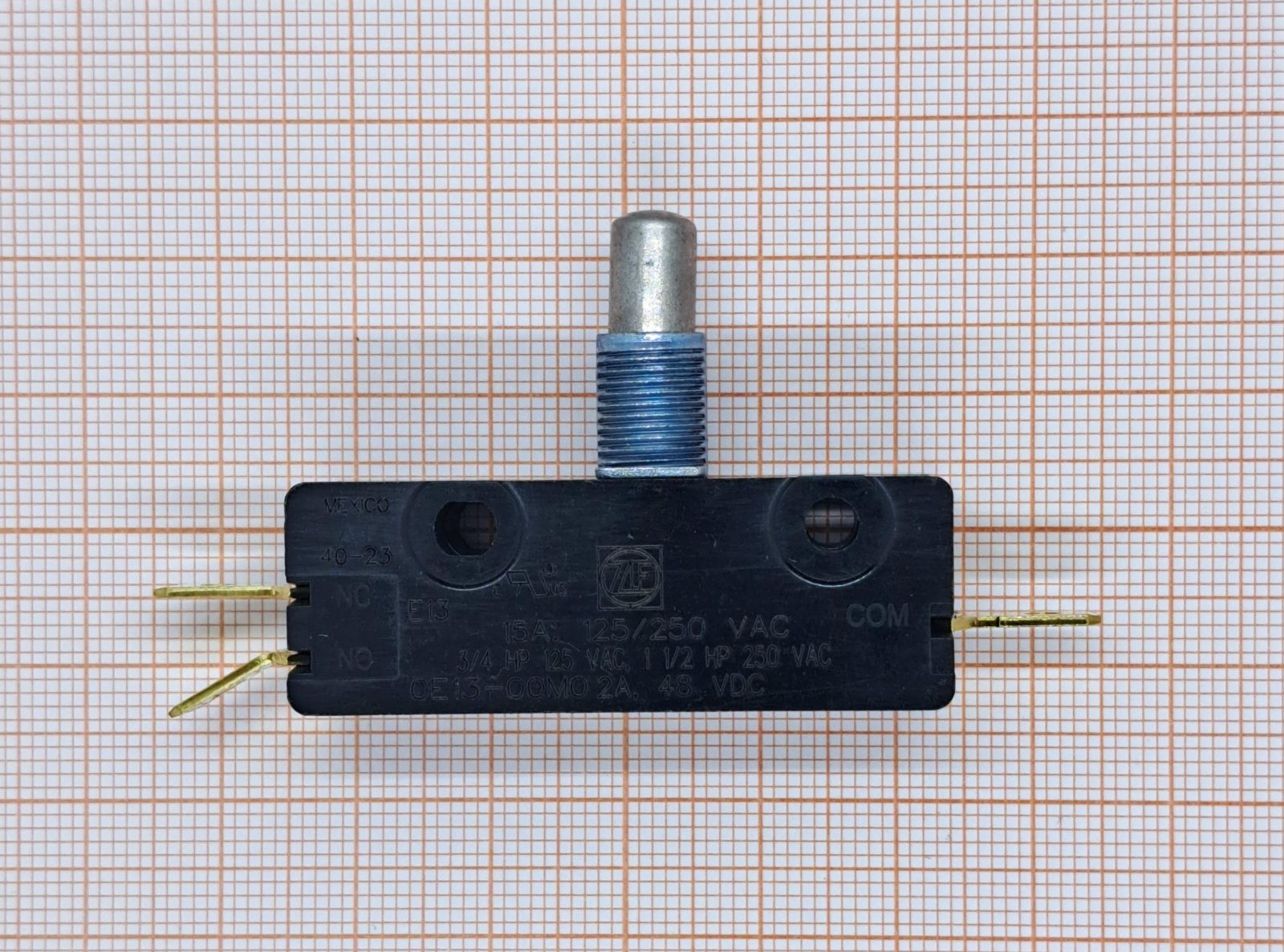 Микропереключатель SNAP ACTION E13-00M CHERRY Микропереключатель SNAP ACTION E13-00M CHERRY