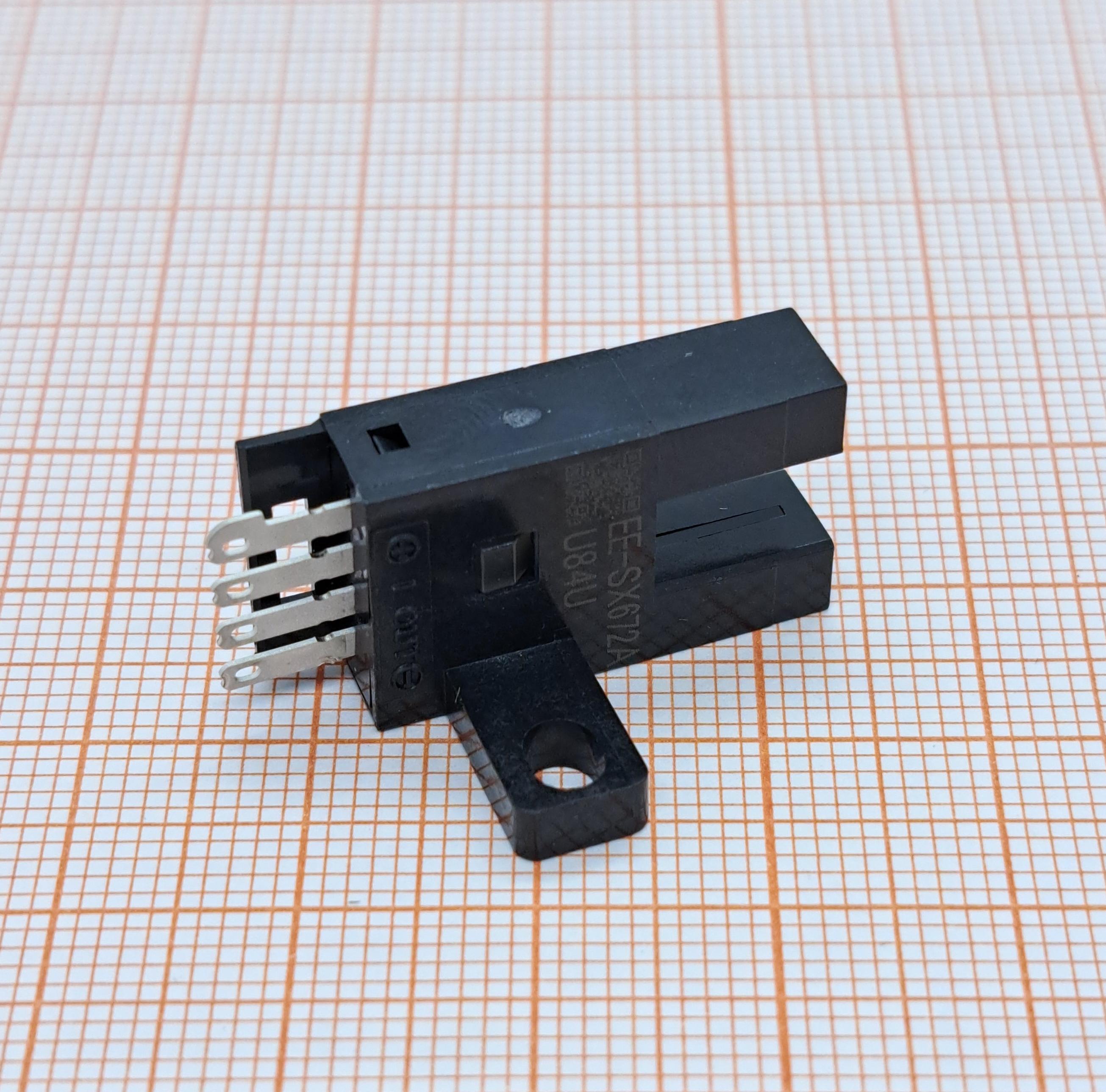 Датчик оптоэлектронный EE-SX672A OMRON